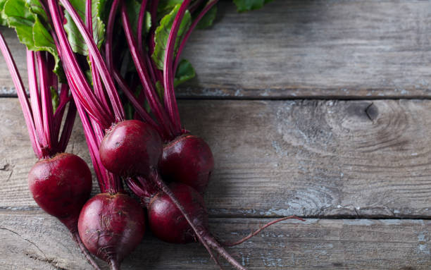 beet, beetroot bunch on grey wooden background. top view. copy space. - table ingredient gardening agriculture imagens e fotografias de stock