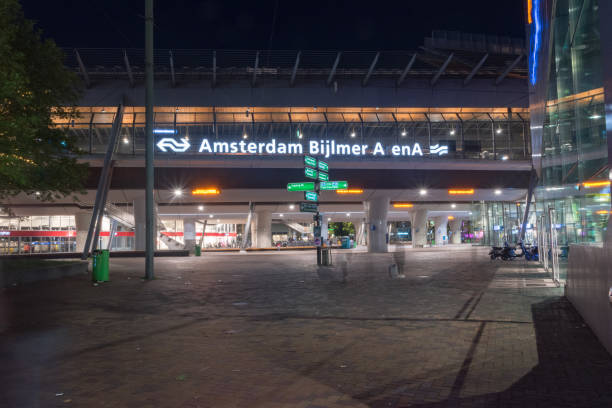 amsterdam bijlmer arena railway station at night. - bijlmer stockfoto's en -beelden