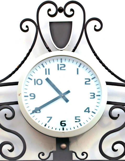 zegar w białej ścianie - table time clock clock face zdjęcia i obrazy z banku zdjęć