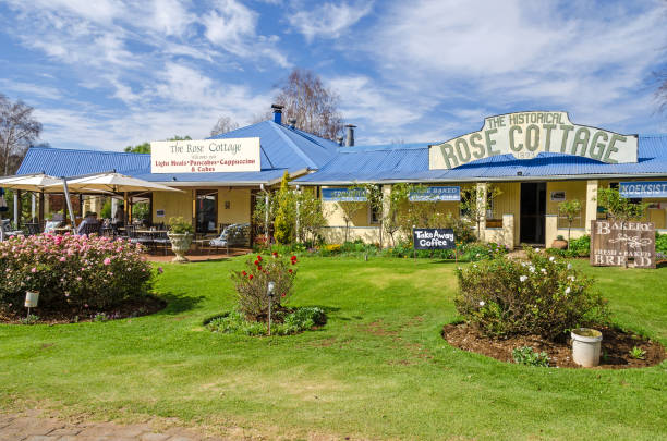 rose cottage b-b and restaurant, à dullstroom - dullstroom photos et images de collection