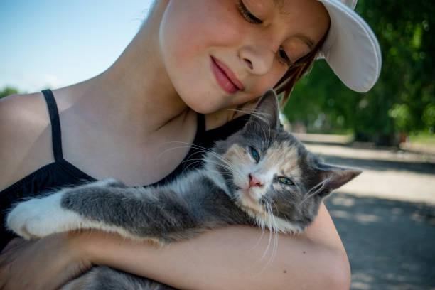 istock Girl and cat 1173998939