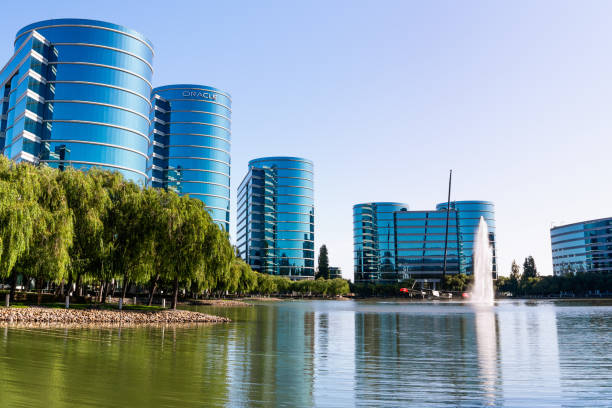 Oracle corporate headquarters in Silicon Valley Sep 9, 2019 Redwood City / CA / USA -  Oracle corporate headquarters in Silicon Valley; Oracle Corporation is a multinational computer technology company specializing in database management systems redwood city stock pictures, royalty-free photos & images