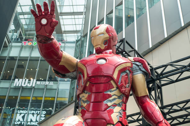 eine riesige statue aus eisenmann im kl-pavillon, die ausstellung marvel studios ten years of heroes in malaysia. - auge um auge stock-fotos und bilder