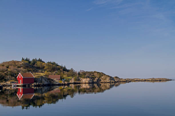 小さな群島の家 - skerries ストックフォトと画像