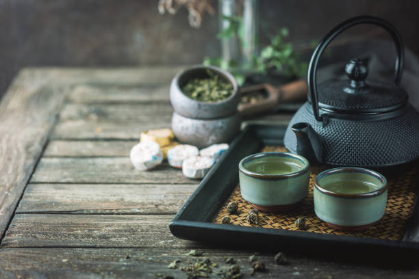 gesunder grüner tee - green tea stock-fotos und bilder