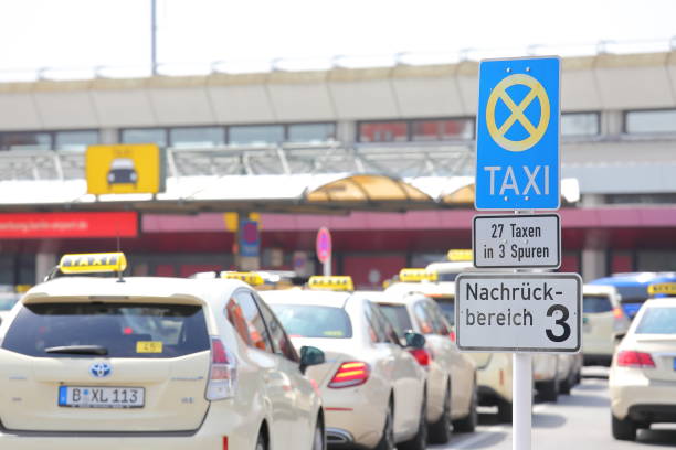 택시 택�시 테겔 공항 베를린 독일 - taxi germany car public transportation 뉴스 사진 이미지