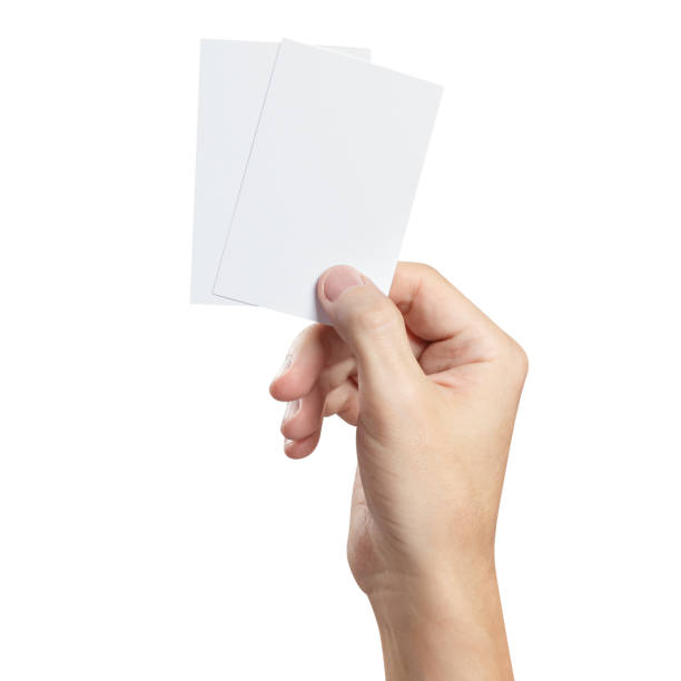 hand hält zwei kleine stücke papier oder kunststoff auf weiß - hand karte stock-fotos und bilder
