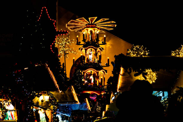 weihnachtsmarkt in basel schweiz - weihnachtsmarkt basel stock-fotos und bilder