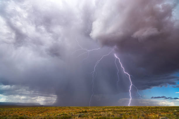 Thunderstorm lightning bolt strike Lightning strikes as a powerful thunderstorm dumps heavy rain near Chinle, Arizona. Microburst stock pictures, royalty-free photos & images