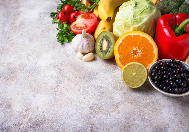 alimentos que contienen vitamina c. alimentación saludable - vegetable vitamin a tomato vitamin c fotografías e imágenes de stock