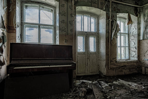 istock Old ruined abandoned building with broken piano 1174303522