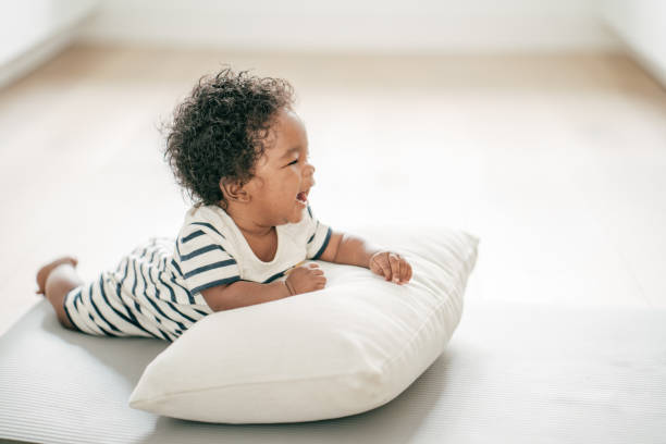 istock Baby and mother at home 1174318784