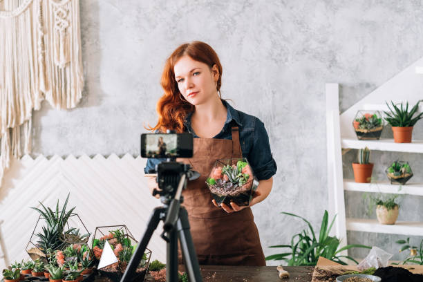 istock diy florarium video course woman smartphone 1174322699