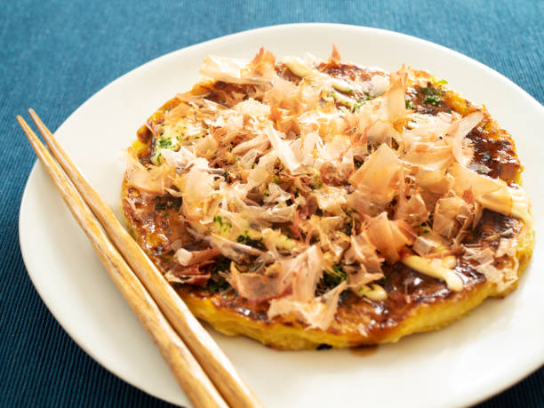 오코노미야키 (일본식 팬케이크) - okonomiyaki 뉴스 사진 이미지