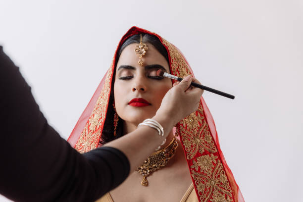 flawlessly done makeup for a big day - maquiagem ceremonial imagens e fotografias de stock