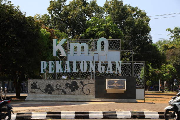 The 0 Kilometer monument, The 0 Kilometer monument, marking the location of the first point of a distance, was applied in the era of Dutch rule in Indonesia, Pekalongan - Central Java, 12 September 2019 kantor stock pictures, royalty-free photos & images
