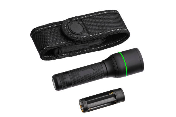 nowoczesna czarna metalowa latarka odizolowana na białym tle - tactical flashlight zdjęcia i obrazy z banku zdjęć