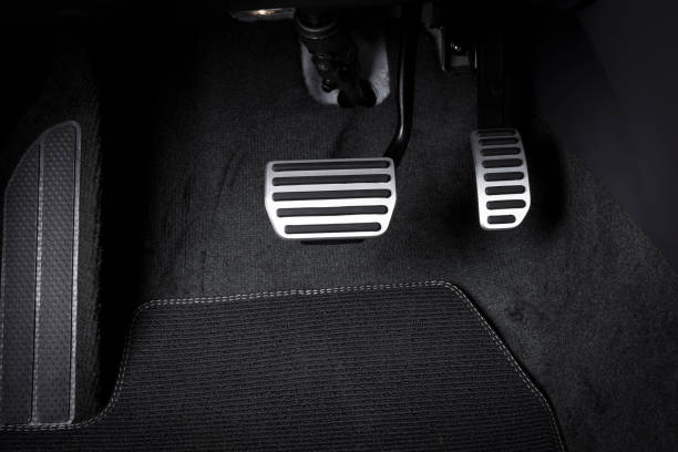 brake and accelerator pedal - pedal imagens e fotografias de stock