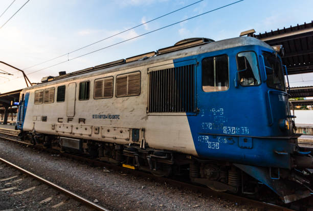 pociągi na peronie dworca północnego w bukareszcie (gara de nord bucuresti) w bukareszcie, rumunia, 2019 - 2948 zdjęcia i obrazy z banku zdjęć