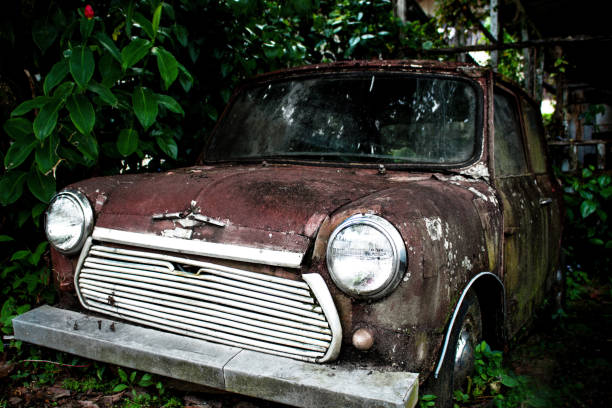 old rusty car covered in bush in bocas del toro, panama old rusty car covered in bush in bocas del toro, panama gebrochen stock pictures, royalty-free photos & images