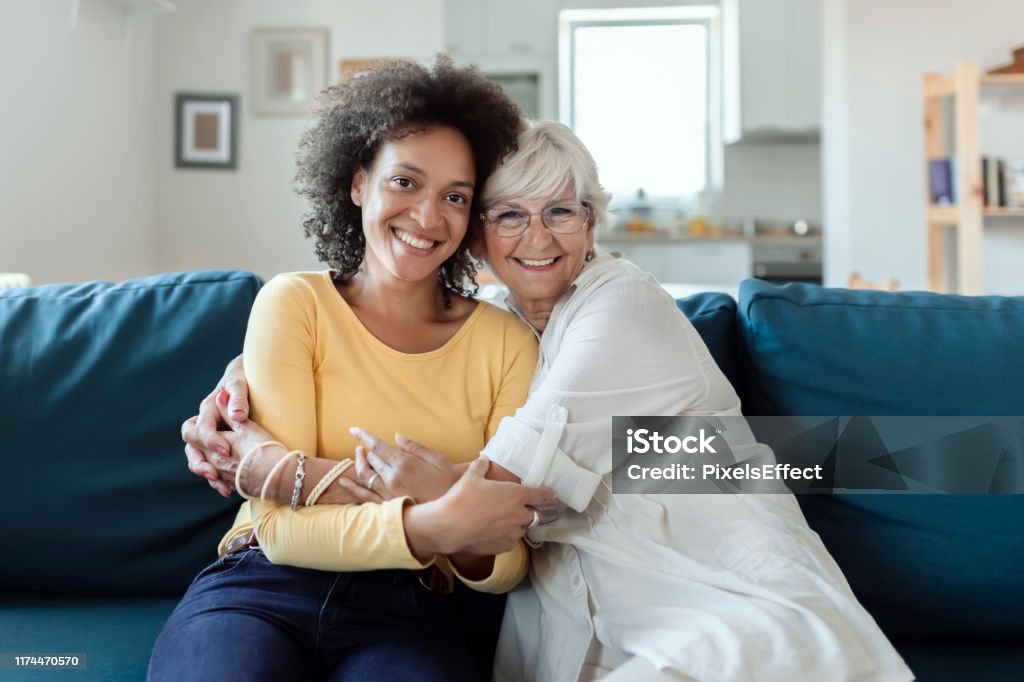 เธอเป็นแม่น้องสาวและเพื่อนที่ดีที่สุดของฉันทั้งหมดในหนึ่งเดียว! - ไม่มีค่าลิขสิทธิ์ การรับเป็นบุตรบุญธรรม ภาพสต็อก เธอเป็นแม่น้องสาวและเพื่อนที่ดีที่สุดของฉันทั้งหมดในหนึ่งเดียว! - ไม่มีค่าลิขสิทธิ์ การรับเป็นบุตรบุญธรรม ภาพสต็อก
