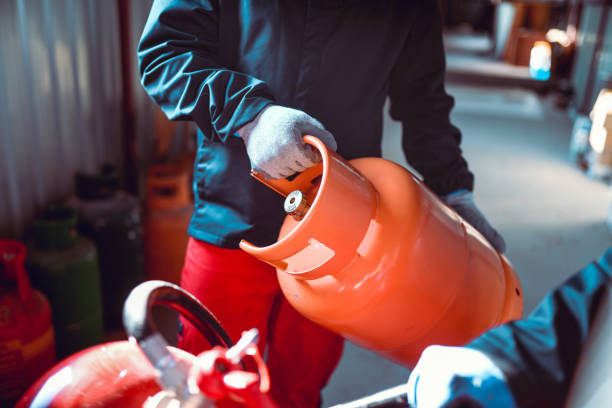 colleagues working in liquified gas store - liquified petroleum gas imagens e fotografias de stock