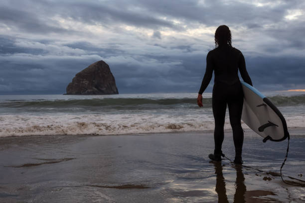 istock Surf in Pacific City, Oregon 1174490518