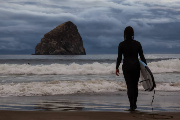 istock Surf in Pacific City, Oregon 1174491796