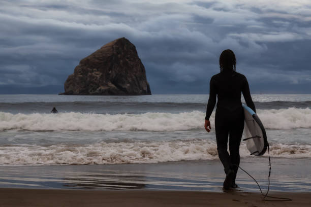 istock Surf in Pacific City, Oregon 1174491806