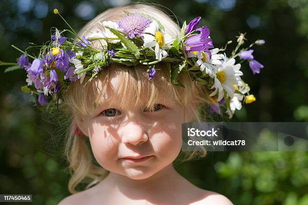 Sommermädchen Stockfoto und mehr Bilder von Blick in die Kamera - Blick in die Kamera, Blondes Haar, Blume
