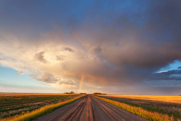 서스 캐처 원 캐나다 폭풍 추적 - saskatchewan country road road prairie 뉴스 사진 이미지