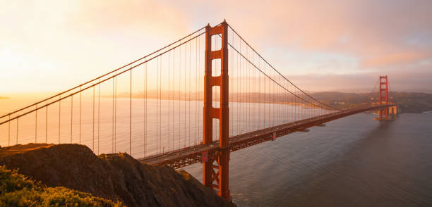 puente golden gate en san francisco, ca - golden gate bridge panoramic san francisco county bridge fotografías e imágenes de stock