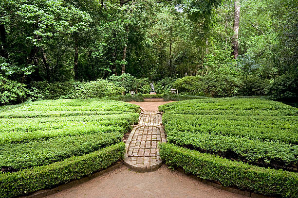 istock English Garden 117453745
