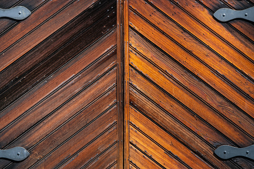 These are old wood doors of an old fruit drying facility.