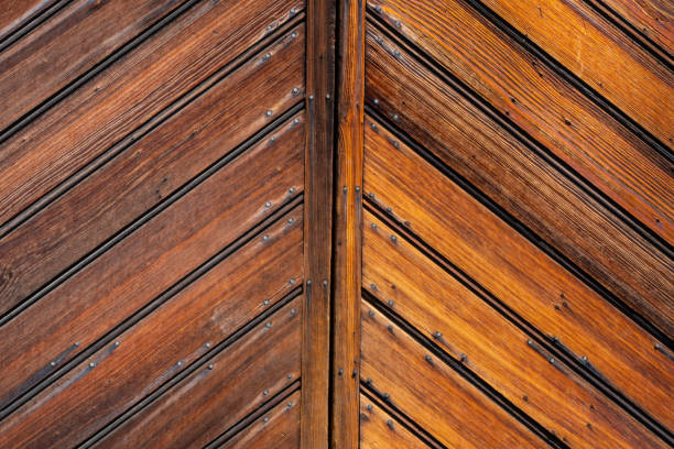 These are old wood doors of an old fruit drying facility.