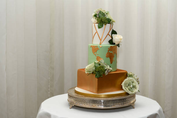 trzypoziomowy tort weselny - cake tier zdjęcia i obrazy z banku zdjęć