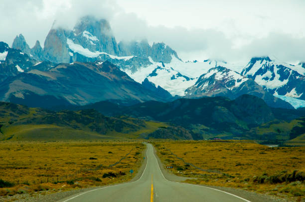 highway 40 - south america argentina bariloche autumn imagens e fotografias de stock
