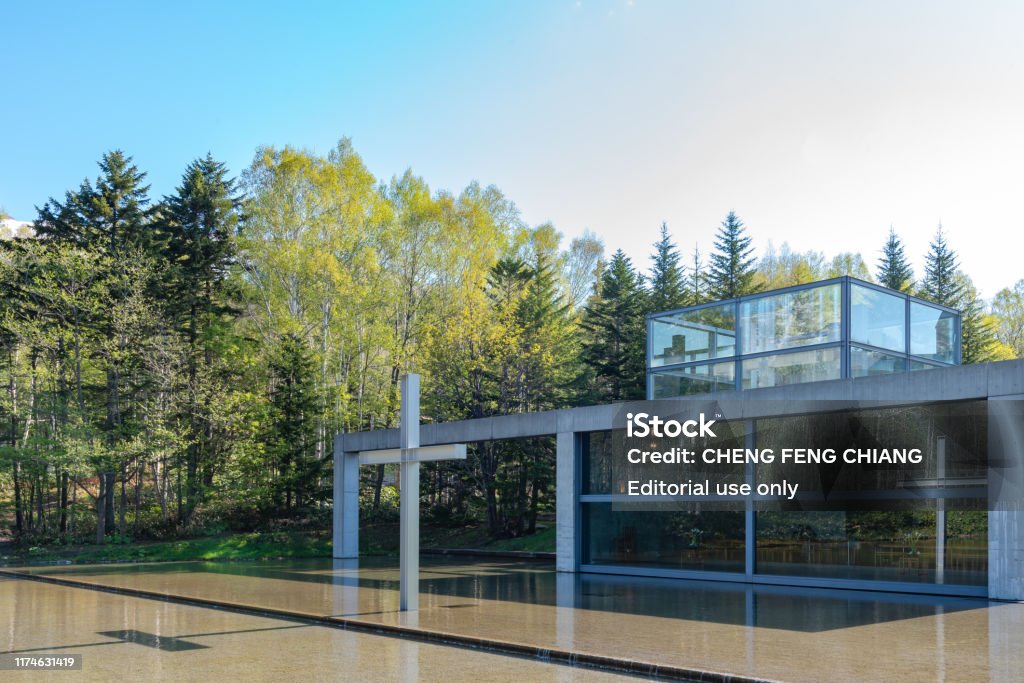 Iglesia En El Agua O Capilla En El Agua Una Gran Ventana Da A Una Piscina Reflectante Foto de stock y más banco de imágenes de Tadao Ando - iStock Iglesia En El Agua O Capilla En El Agua Una Gran Ventana Da A Una Piscina Reflectante Foto de stock y más banco de imágenes de Tadao Ando - iStock