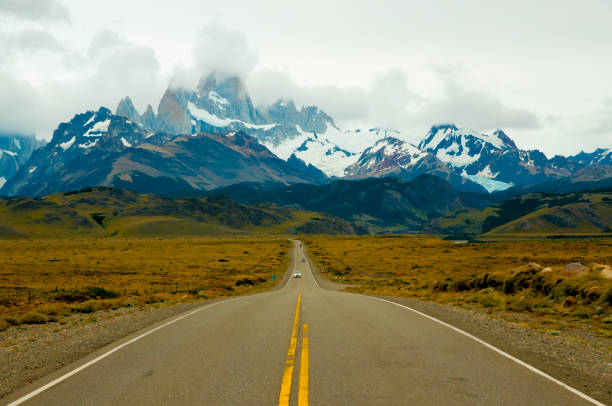 高速道路 40 - south america argentina bariloche autumn ストックフォトと画像