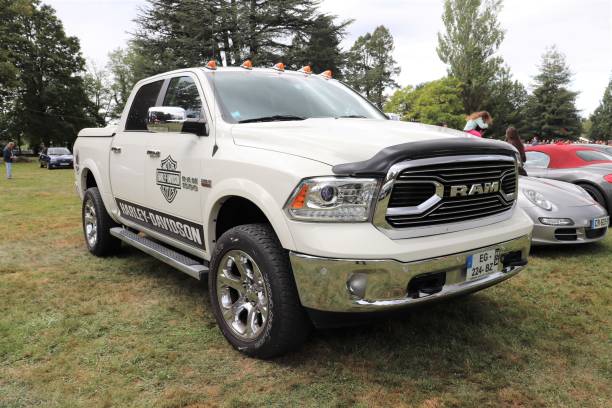 Pickup RAM 1500 HEMI 5.7 L - White color - Pickup - Exhibition of vintage vehicles \