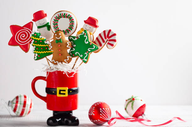 istock Set of Christmas gingerbread on sticks in a gift box 1174662165