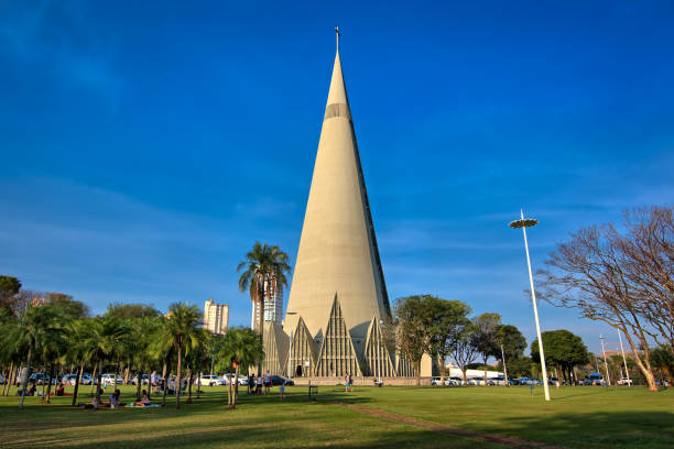 собор маринга, парана, бразилия. - cathedral group стоковые фото и изображения