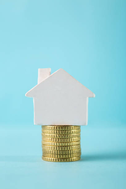 istock Saving money to buy house 1174681678