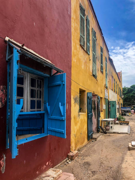 gorée island in dakar, senegal - building exterior obsolete abandoned damaged imagens e fotografias de stock