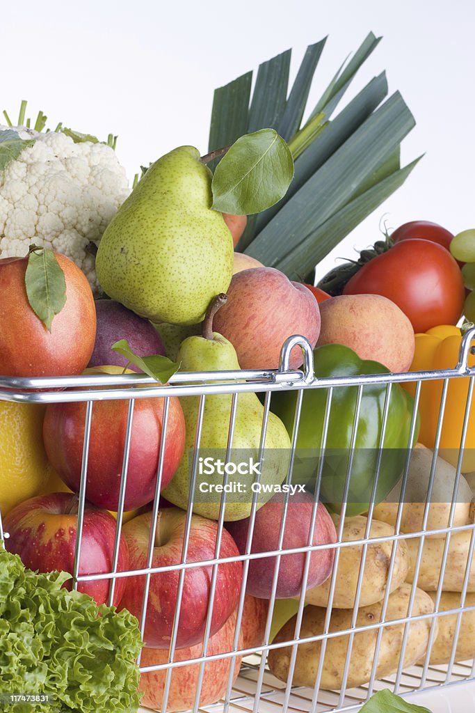 Greengrocery cesta de compras - Foto de stock de Alimento libre de derechos