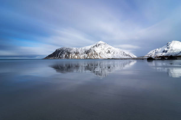 invierno en noruega. - norway chalet nordic countries bay fotografías e imágenes de stock