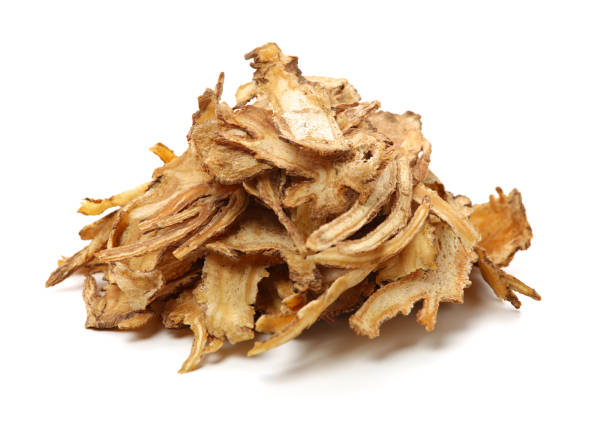 スライスされたアンジェリカ・シネンシスまたはダン・ギ - angelica herb herbal medicine root ストックフォトと画像