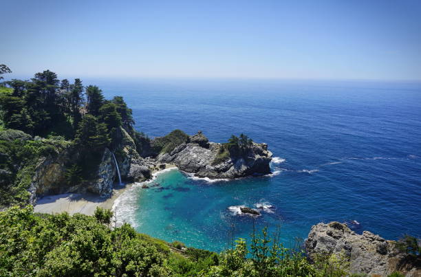 istock Beautiful coastline scenery with ocean waves and rocks on Pacific Coast 1174780298