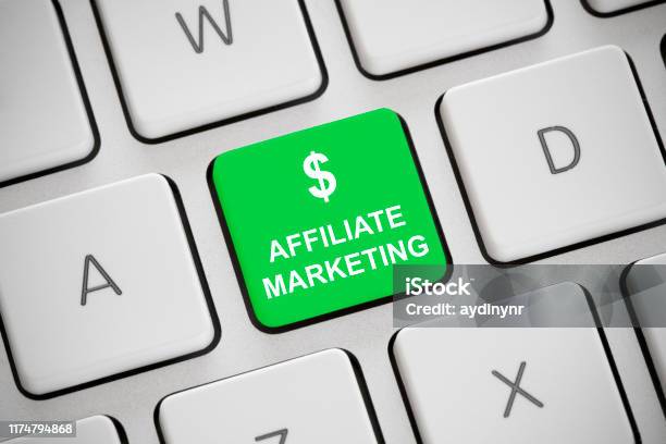 Affiliate Marketing Stock Photo - Download Image Now - Marketing, Affiliate Marketing, Analyzing