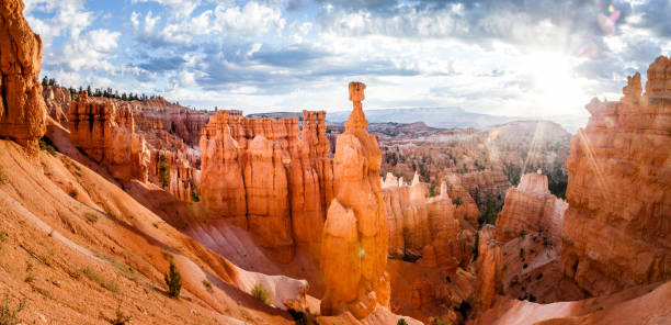 parque nacional da garganta de bryce no nascer do sol, utá, eua - panoramic canyon arizona scenics - fotografias e filmes do acervo